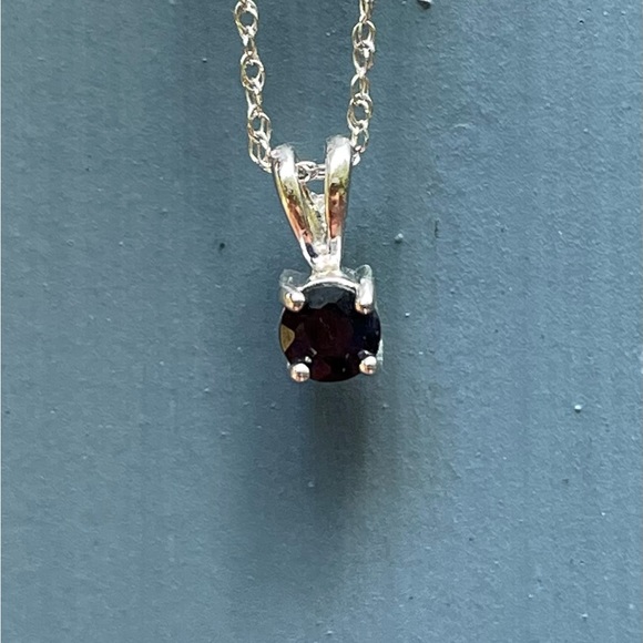 Small Sterling (.925) and Black Stone Pendant - Picture 1 of 5